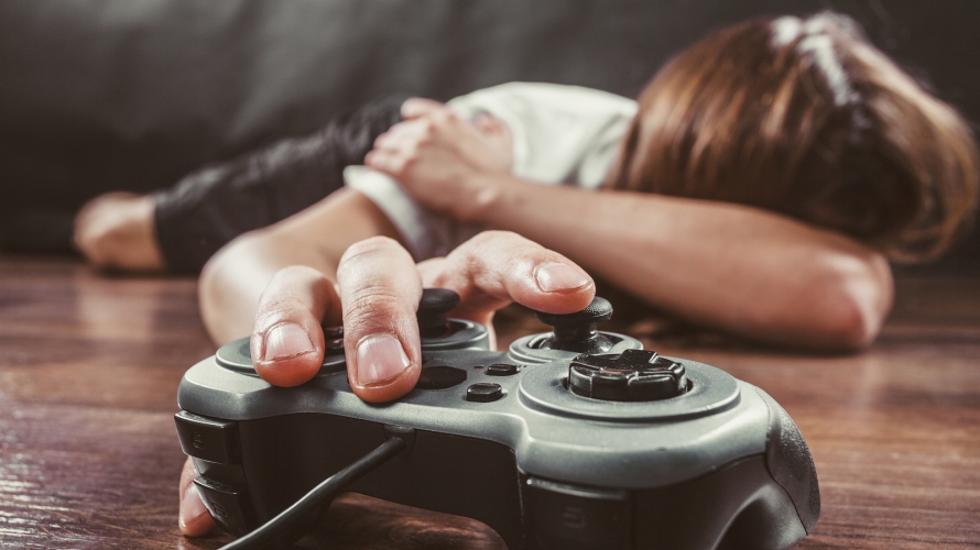 أنا مدمن على ألعاب الفيديو ولا أستطيع التحكم بنفسي
